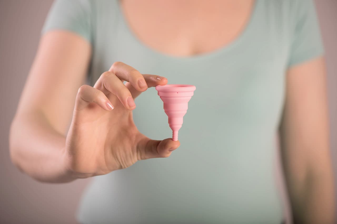 ¿Cómo se usa la copa menstrual y cómo se pone?